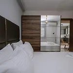 Unique1 - Two Bedroom Private Lux City Apartment