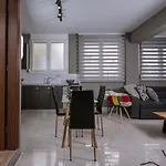 Unique1 - Two Bedroom Private Lux City Apartment